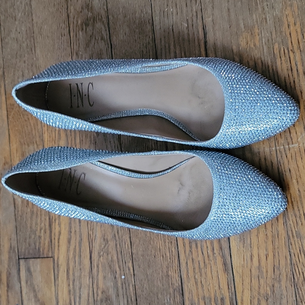 Silver sparkle heels in 7 wide